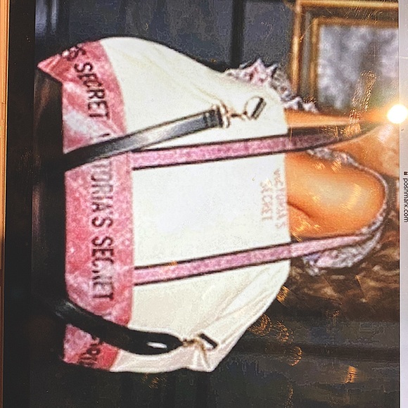 Victoria’s Secret Weekender bag NWT - Picture 1 of 2